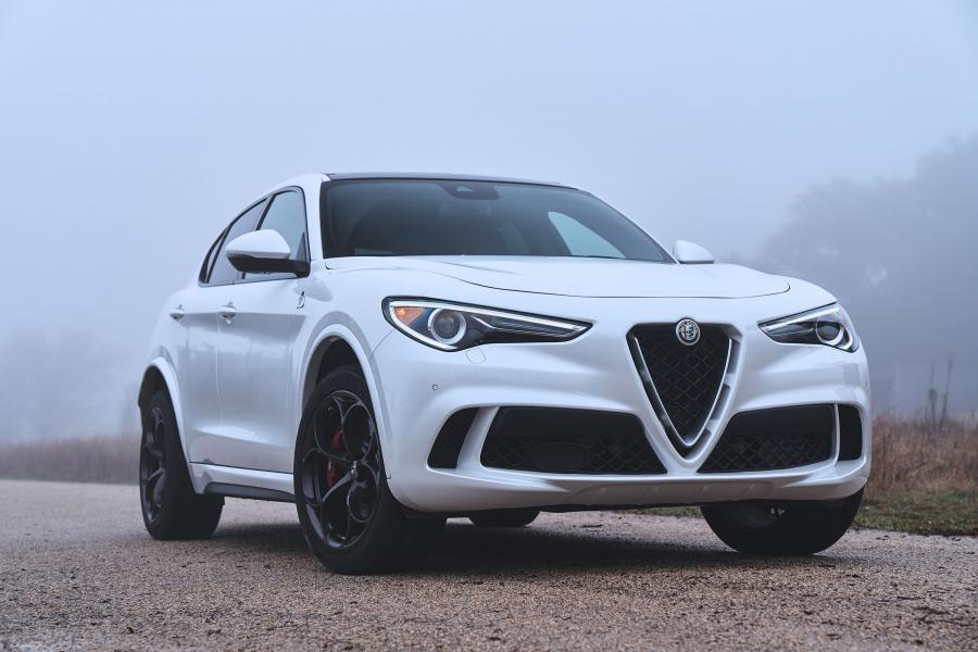  Alfa Romeo Stelvio Quadrifoglio (949) 2018 года  (NA) (фото 1 из 40)